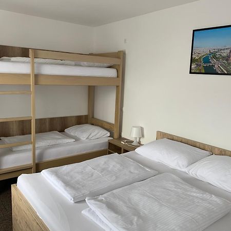 Hostel Mali Pariz Slavonski Brod Bagian luar foto