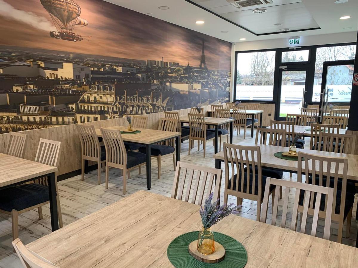 Hostel Mali Pariz Slavonski Brod Bagian luar foto
