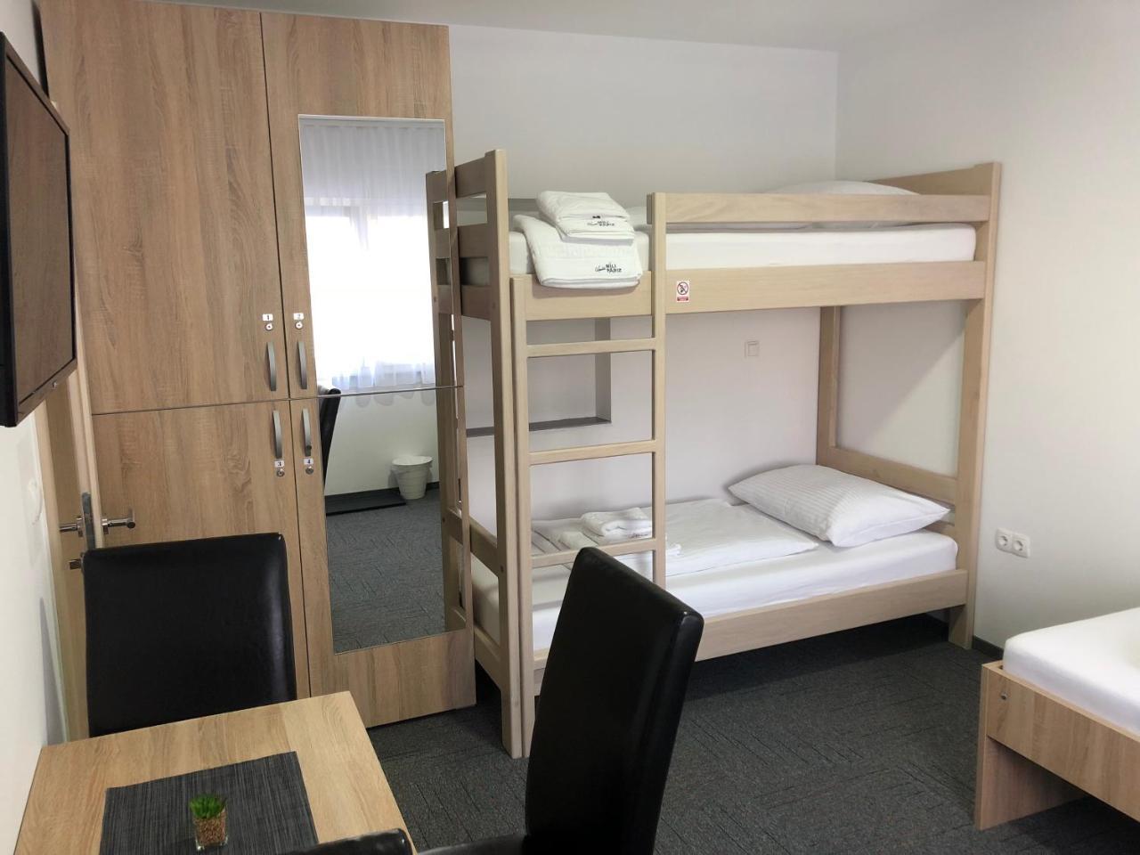 Hostel Mali Pariz Slavonski Brod Bagian luar foto