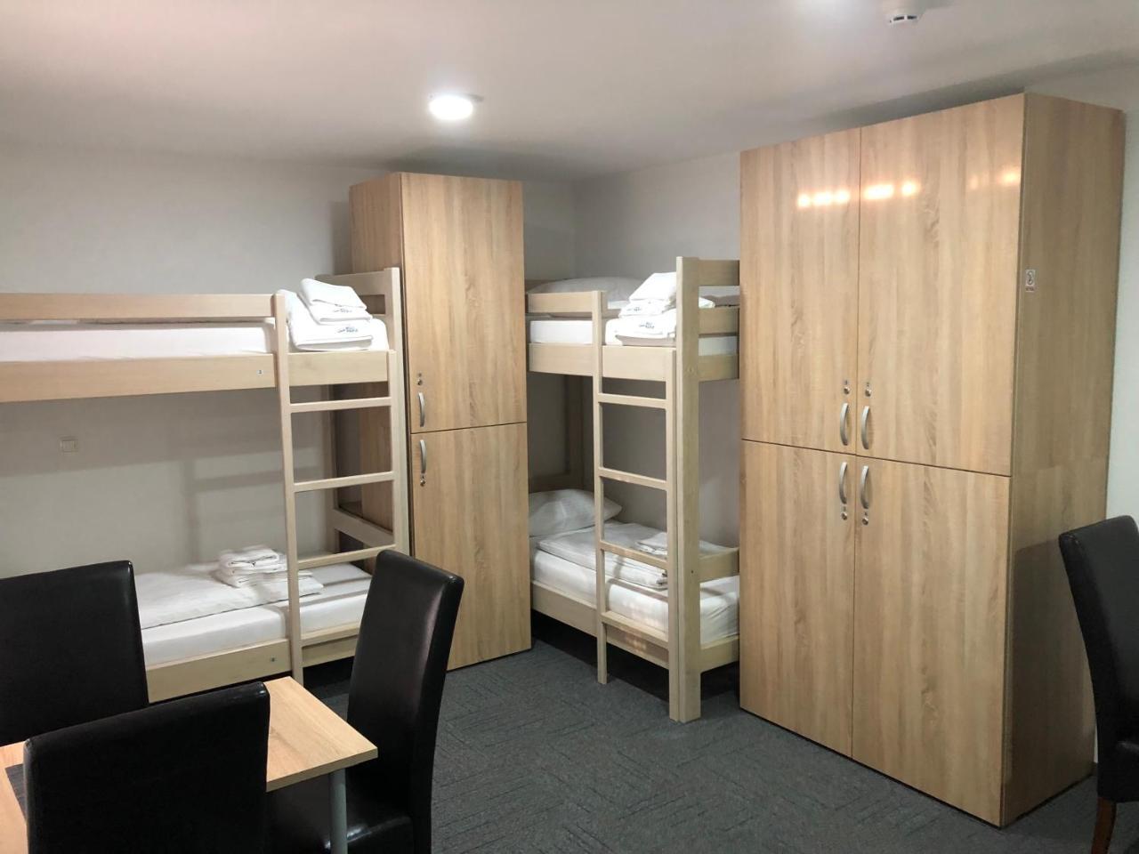 Hostel Mali Pariz Slavonski Brod Bagian luar foto
