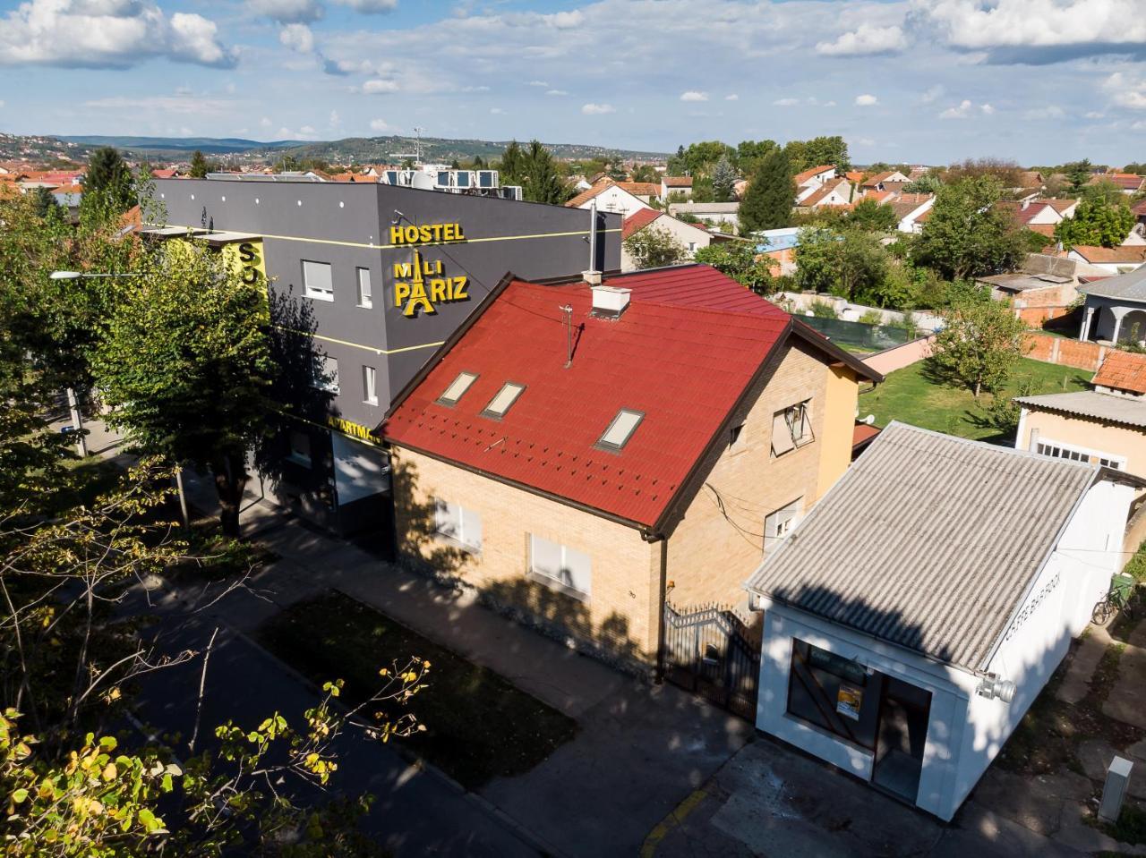 Hostel Mali Pariz Slavonski Brod Bagian luar foto