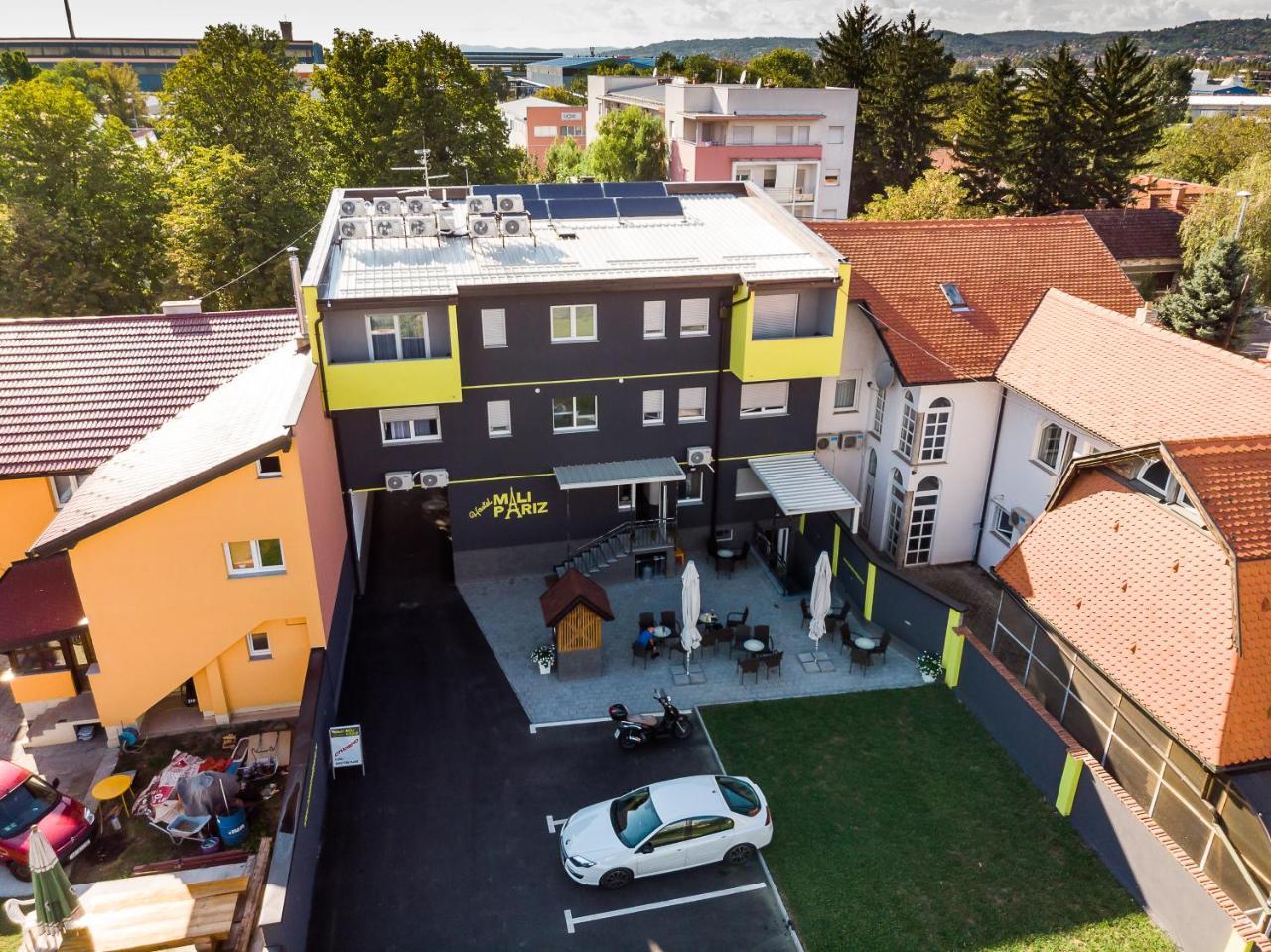 Hostel Mali Pariz Slavonski Brod Bagian luar foto